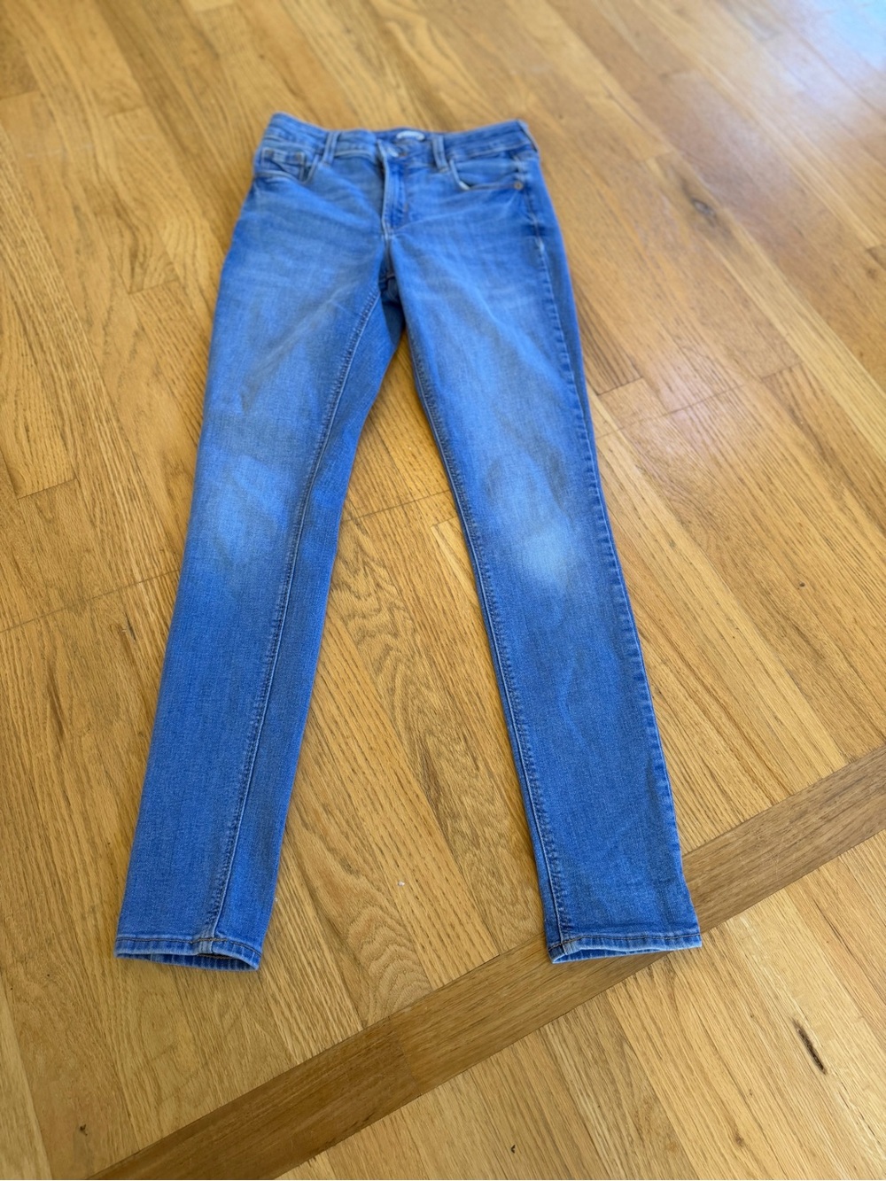 Ladies Size 2 "Old Navy" Light Blue Skinny Jeans GUC